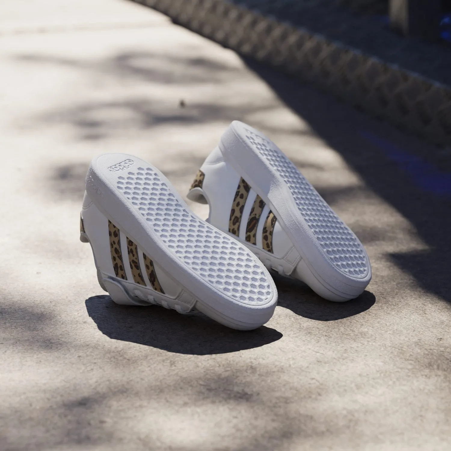 Structured shock absorption Stretchable Upper adidas Originals Ftwr White/Magic Beige/Matte Gold Grand Court 2.0 El C Sneakers