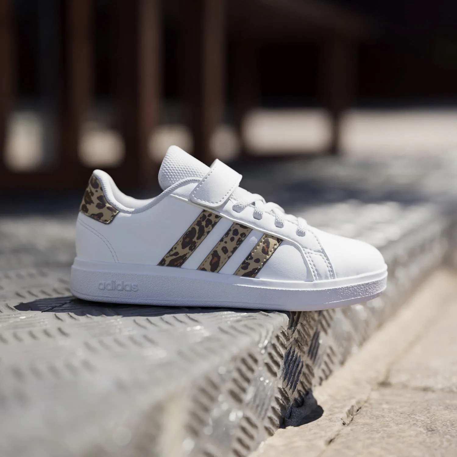 adidas Originals Ftwr White/Magic Beige/Matte Gold Grand Court 2.0 El C Sneakers Breathable Tongue Design