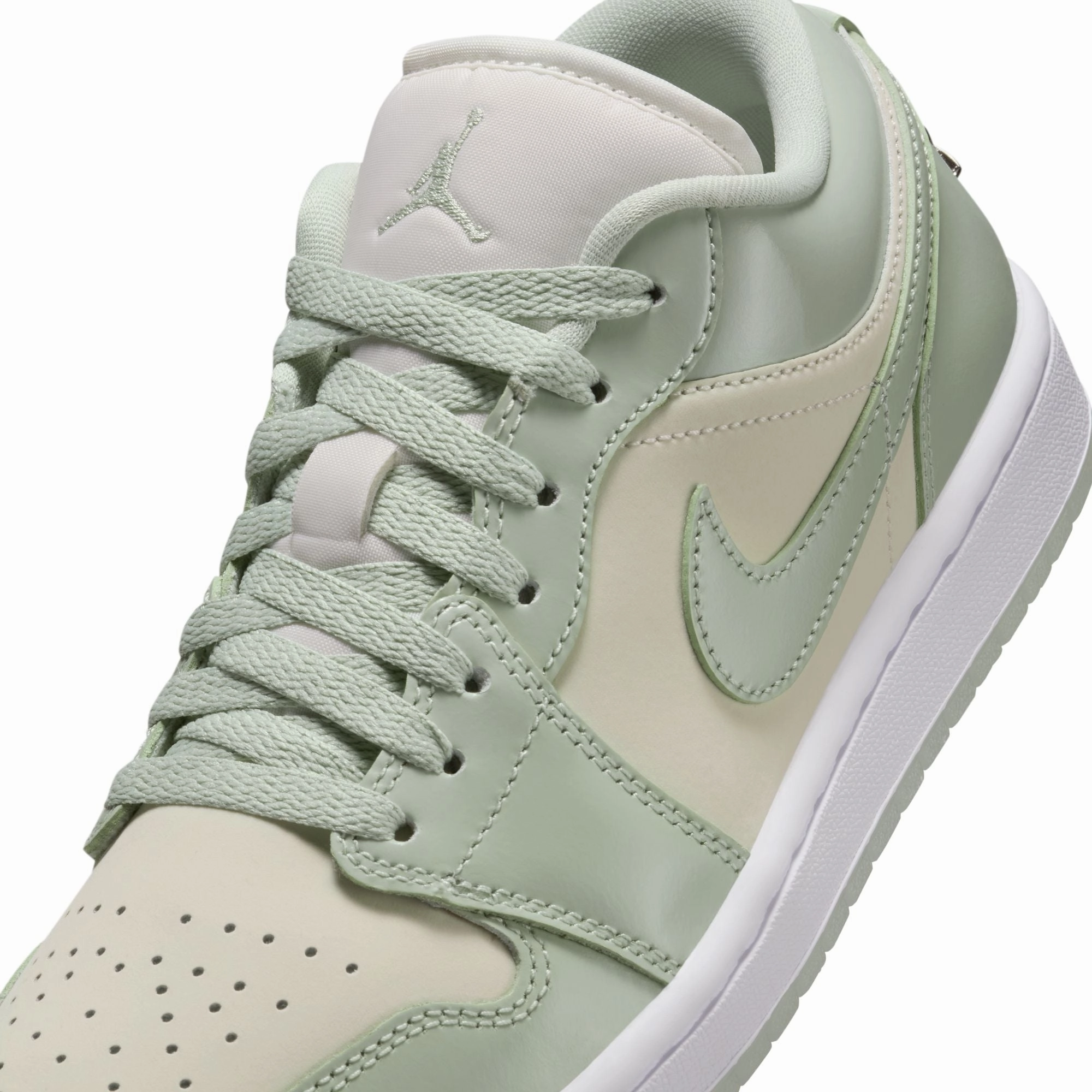 Air Jordan 1 Womens Low SE Shoes Easy to Wear Kinetic Guidance System