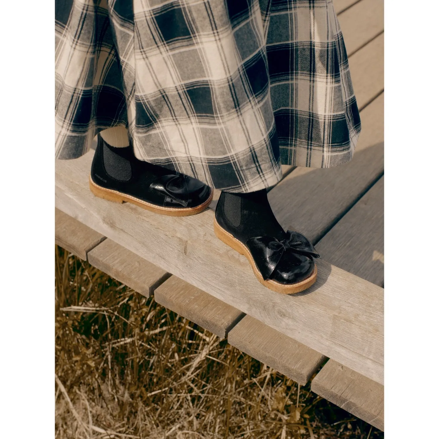 Chukka Silhouette Angulus Black/Black Elastic Chelsea Boot with Salmon Nose and Bow