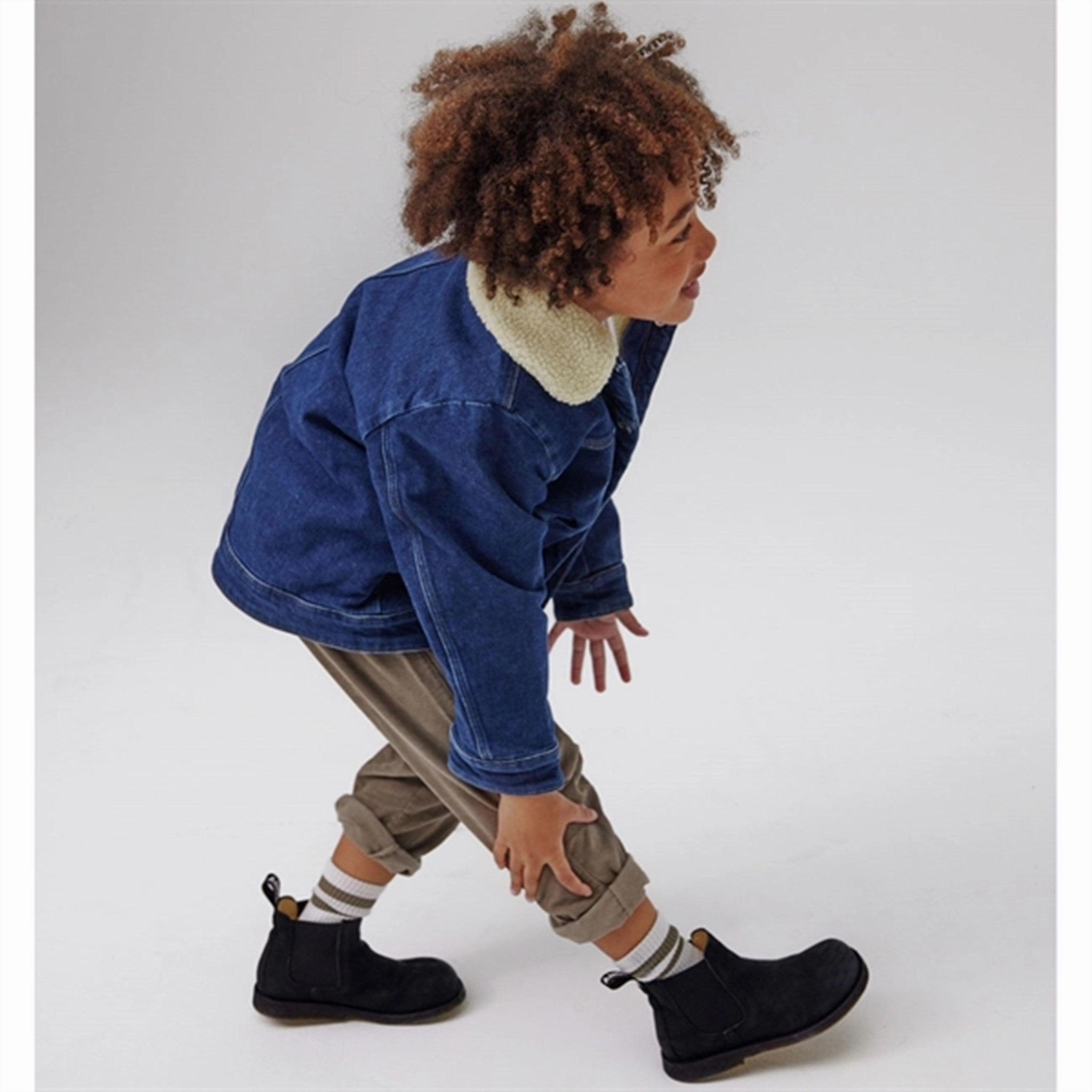 Angulus Chelsea Boots with Elastic Black Wild Soul Casual Elegance