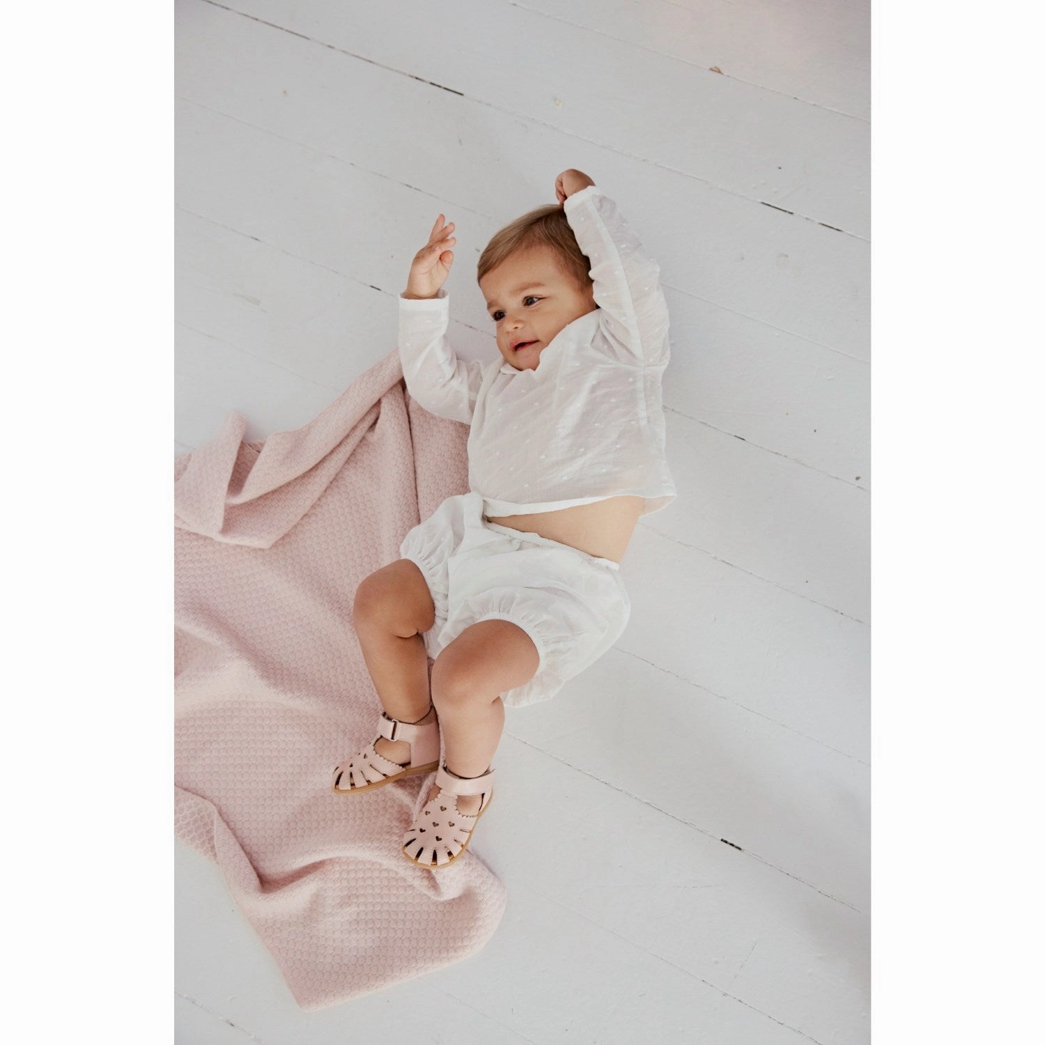 Comfortable Footwear for Summer Angulus Rosebud/Rosebud Barnets F?rste Sandal Med Udstanset Hjertem?nster