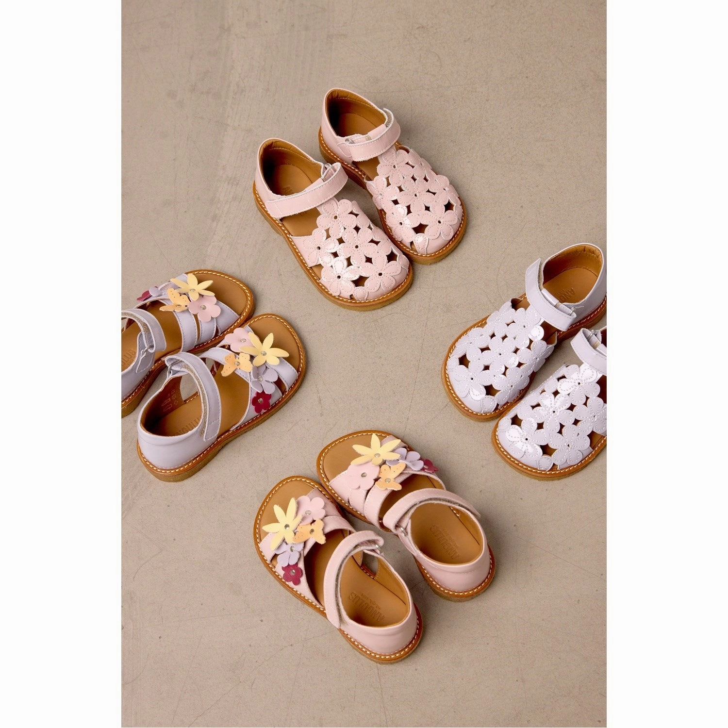 Angulus Rosebud Sandal Med Blomsterdetaljer Sustainable Cork Footbed