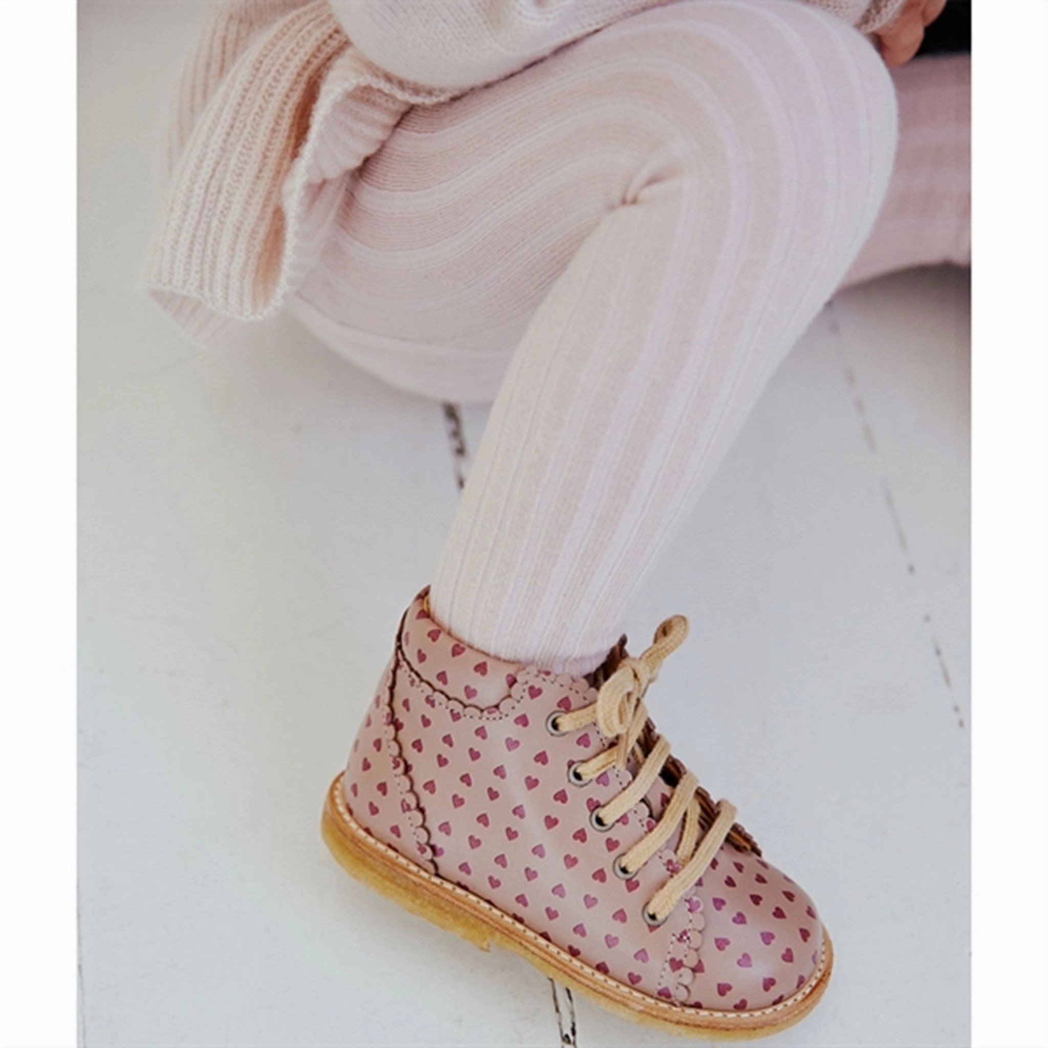 Angulus Starter Shoe With Hearts And Lace Make-Up day trip