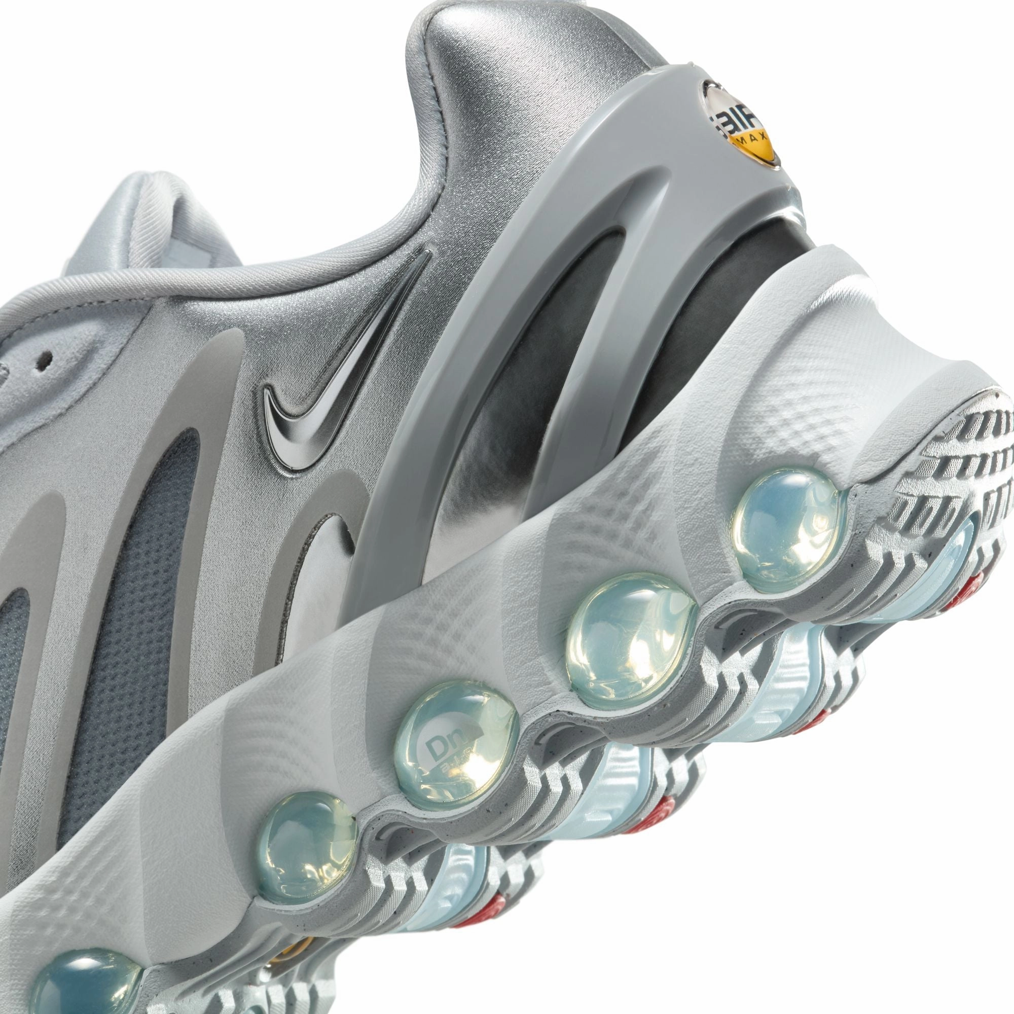 Nike Womens Air Max Dn8 Shoes Enhanced Grip Pattern Compression Activated Foam