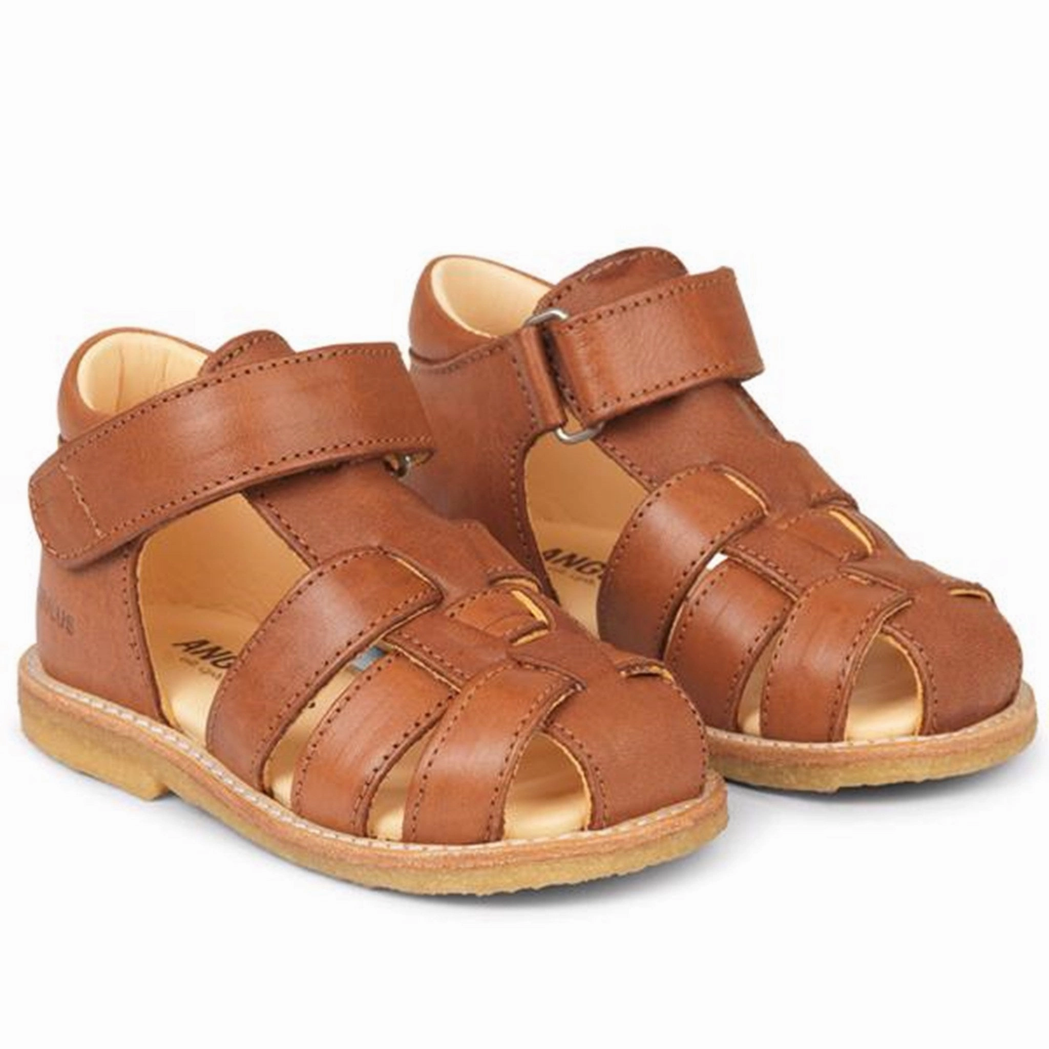 Light Design Angulus Sandal w. Closed Toe and Velcro Cognac