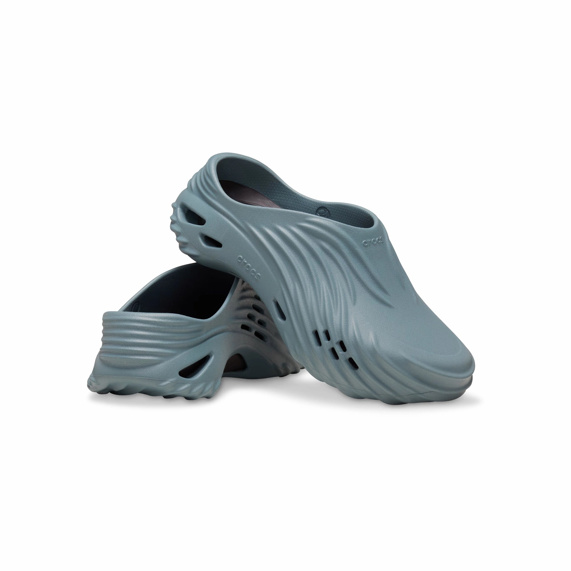 Ventilation Port Design running in a corporate run shoes Crocs Mens Echo Wave "Pond" Clogs