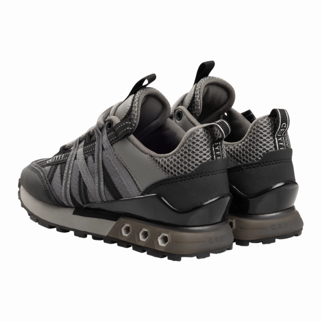 Ventilation zones help maintain a cool interior climate Tread Design Cruyff Fearia Children