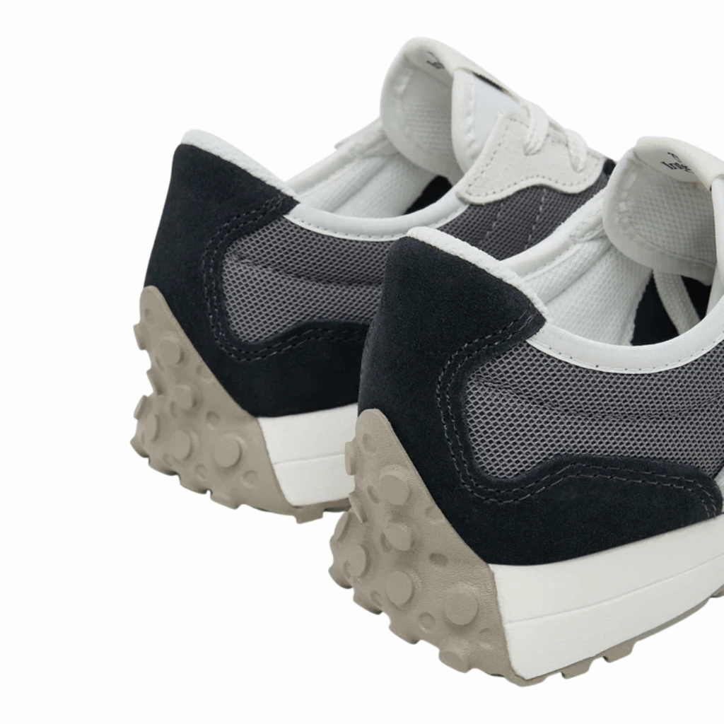 Form Support Textile lining ensures a smooth feel on contact New Balance 327 Junior