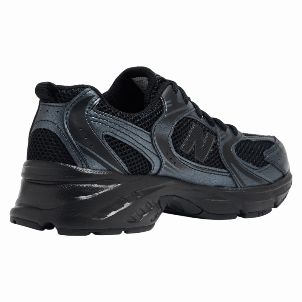 Sole plate supports clean takeoffs and fast deceleration New Balance 530 Junior