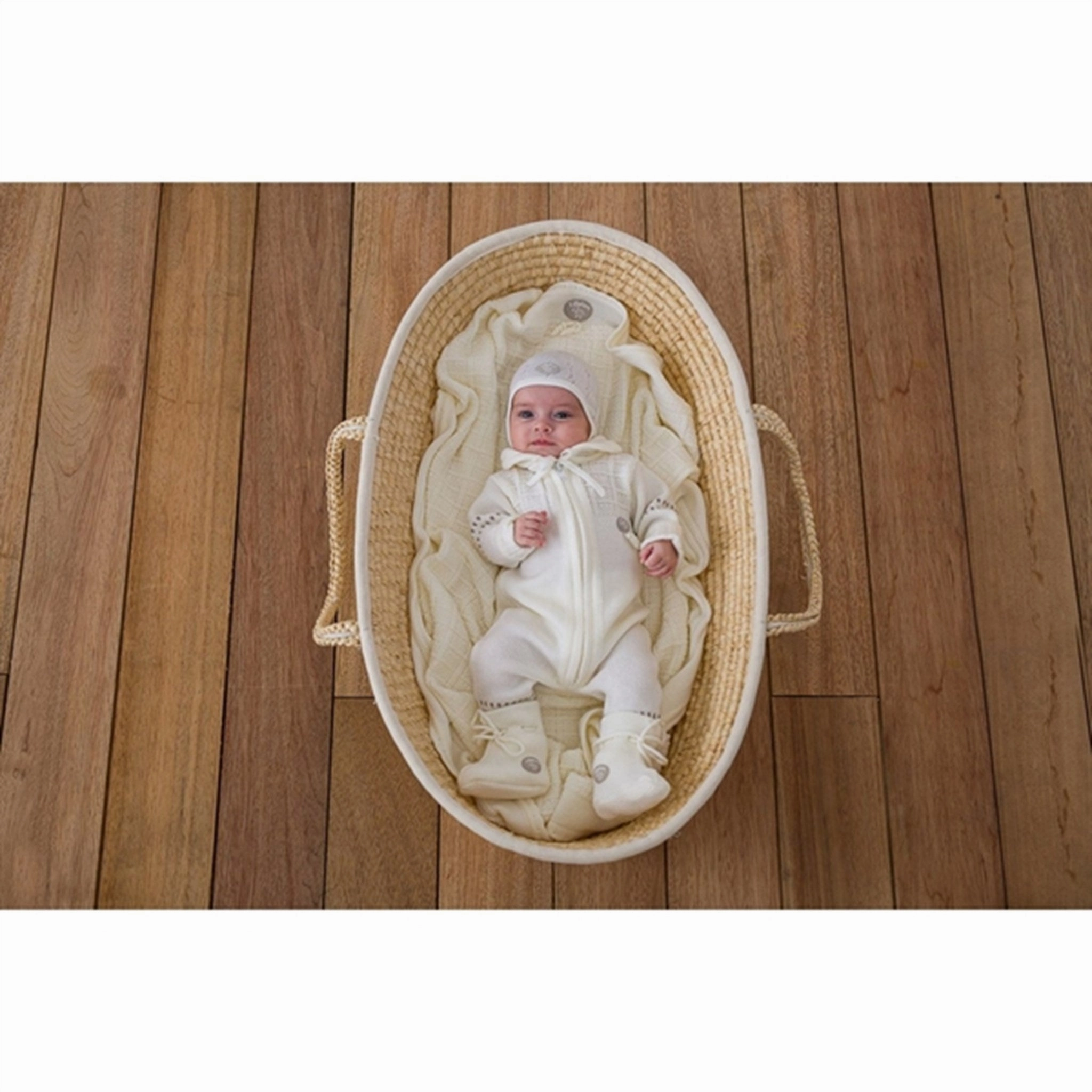 Lillelam Indoor Shoes Classic White Heel Support Strappy Design