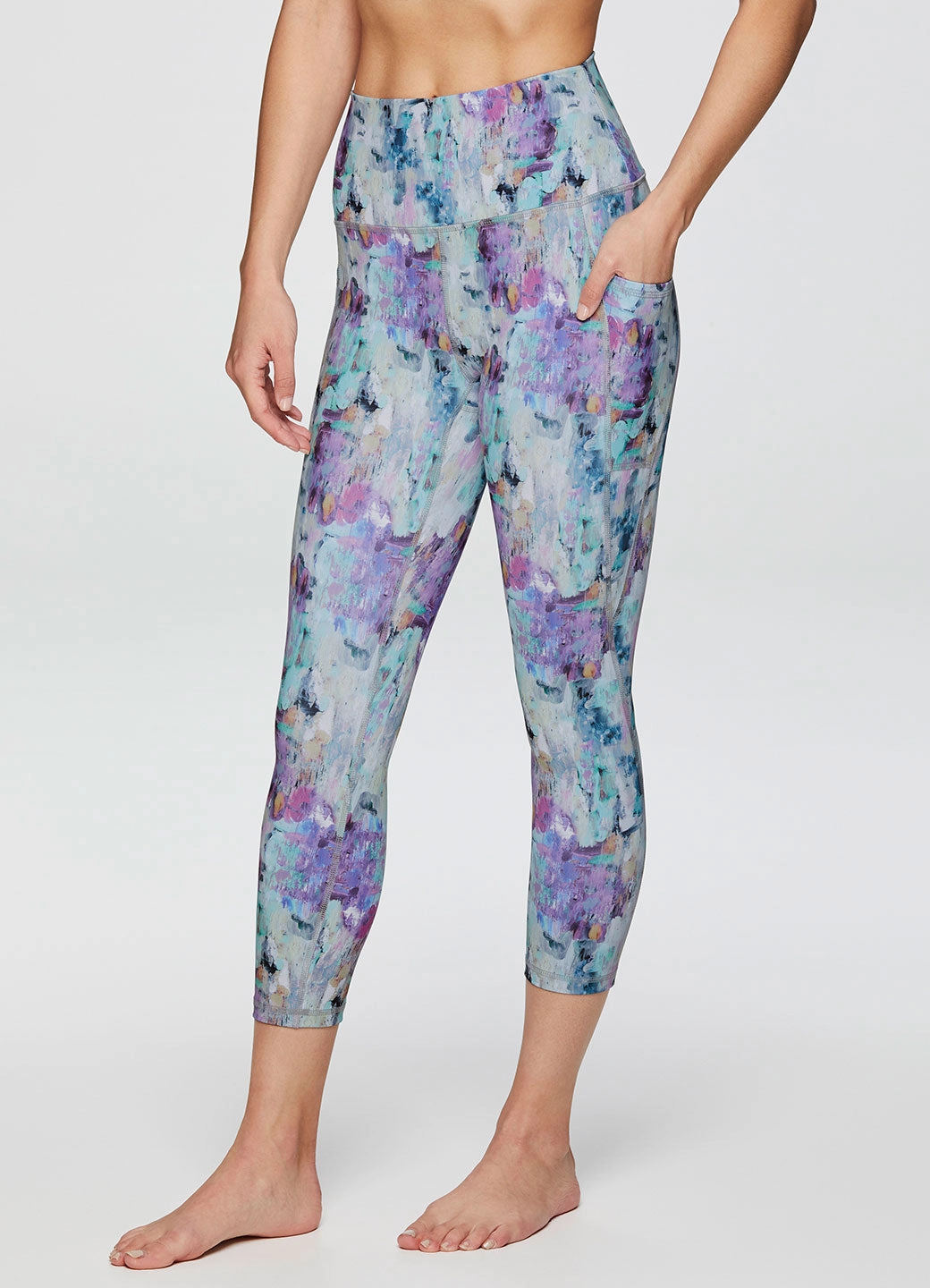 Embroidered Chic Form Seascape Ultra Hold Capri