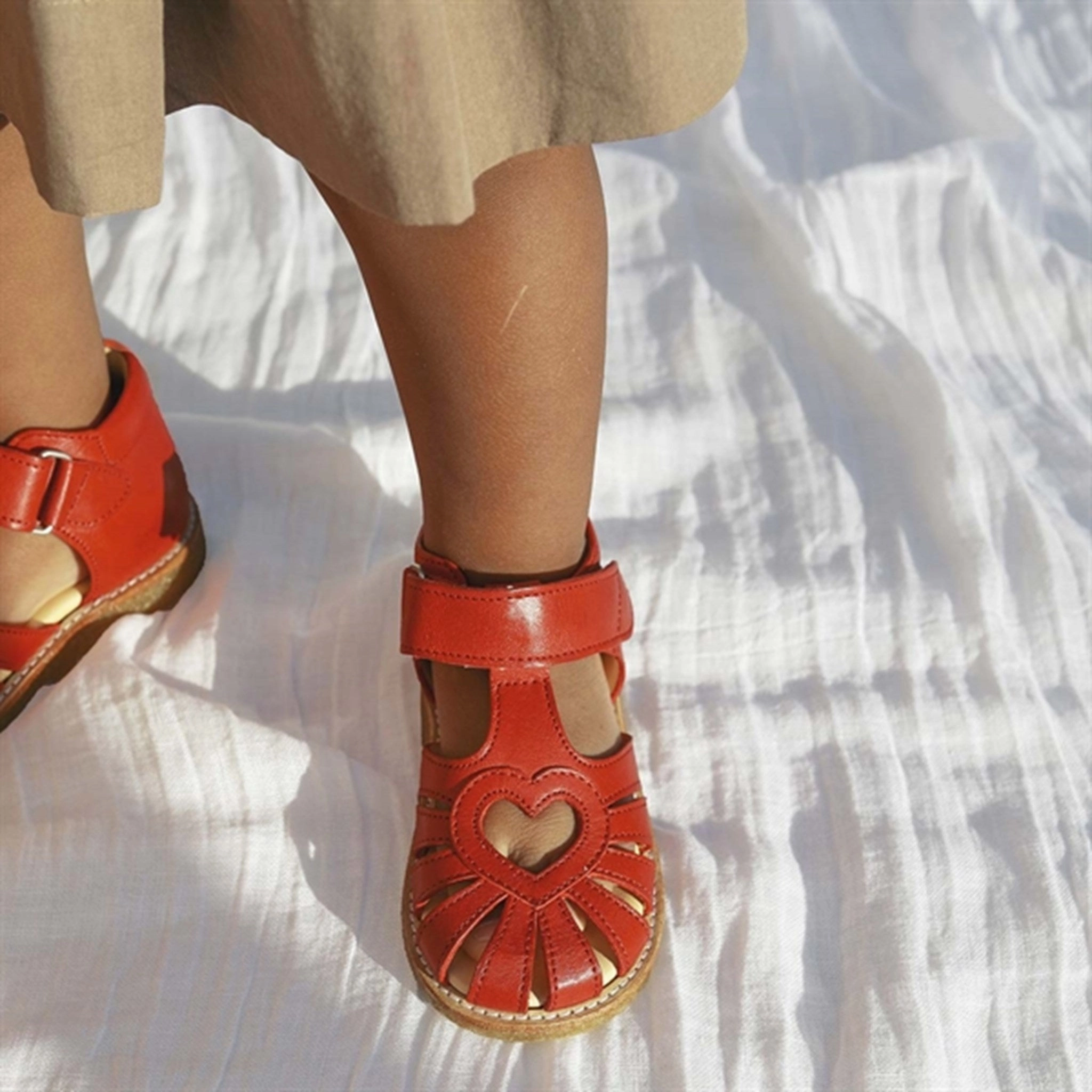 Modern Fit Comfort Outdoor Angulus Starter Shoe w. Heart and Velcro Red