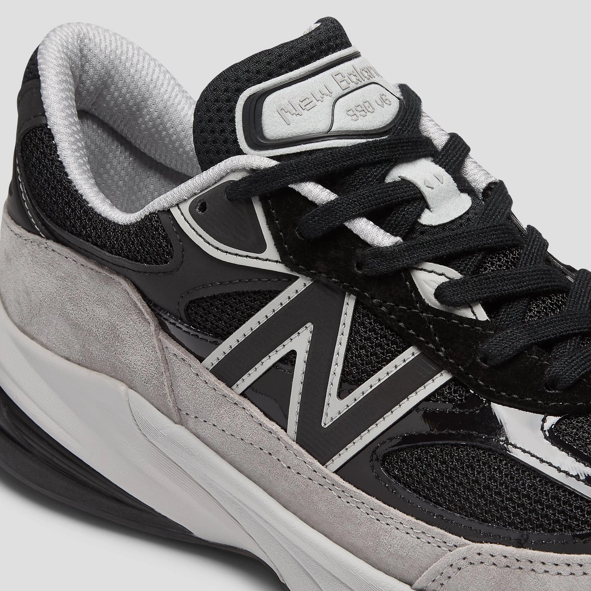 New Balance Mens Made in USA 990v6 Shoes custom - fit running shoes Adjustable Lace Closure