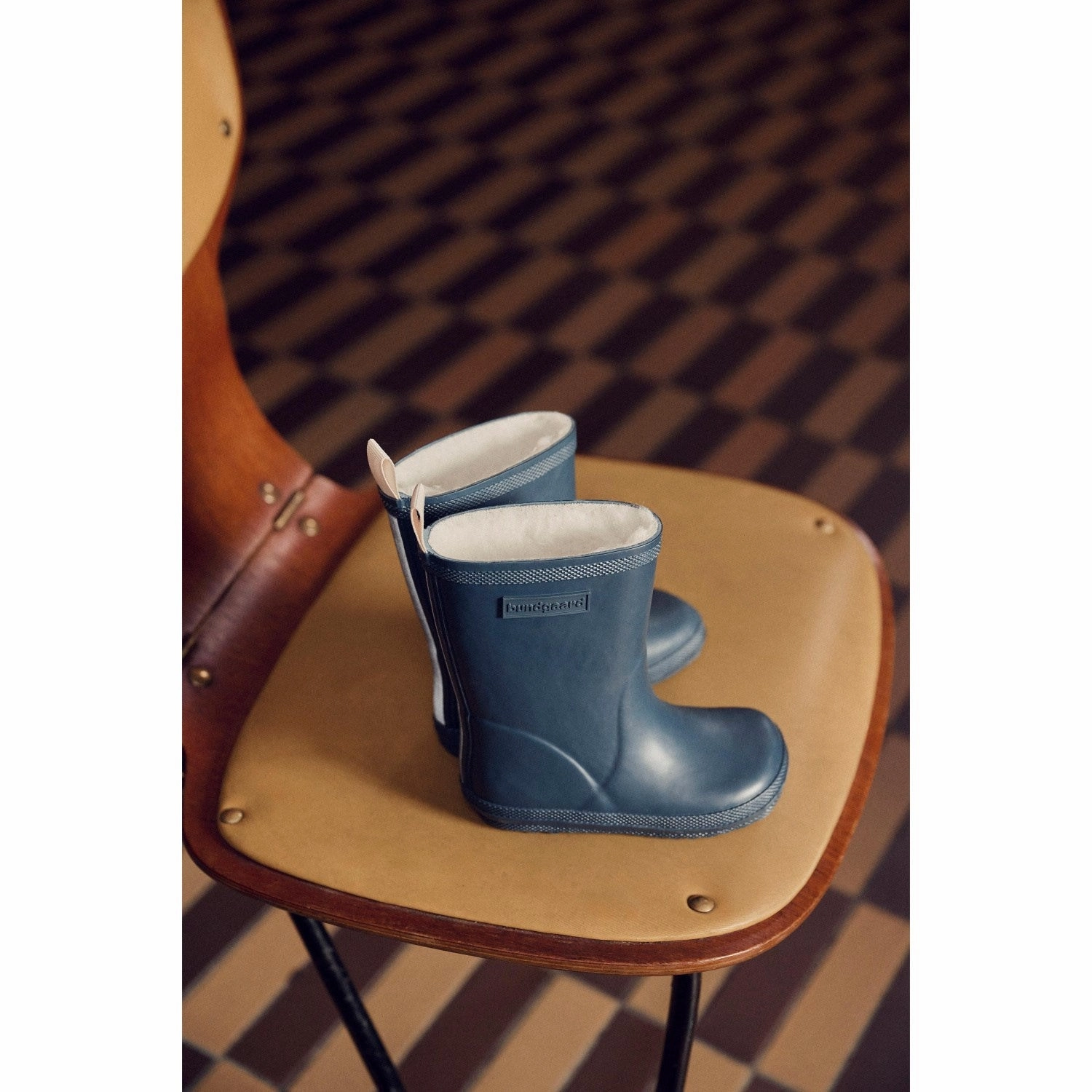 Bundgaard Navy Aspen Stable Support Cold Climate