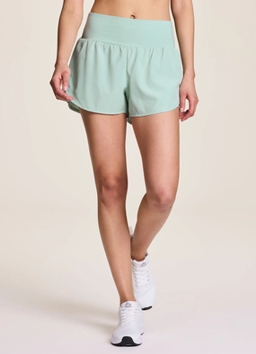 Keep The Pace Running Short stain - resistant Comfort Layer Wear