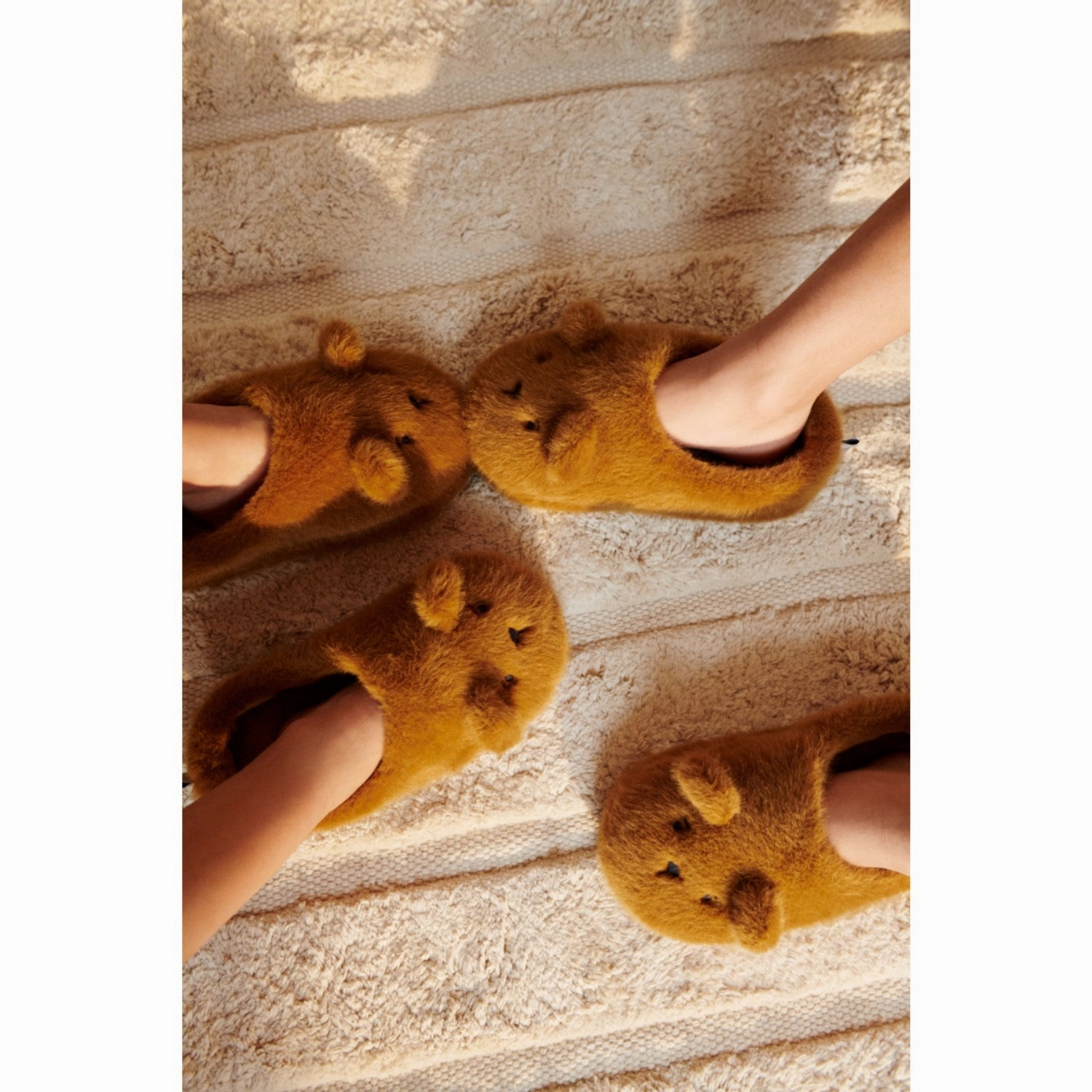 LieWood Golden Caramel Aviaja Bear Slippers Multi Directional Quick Drying