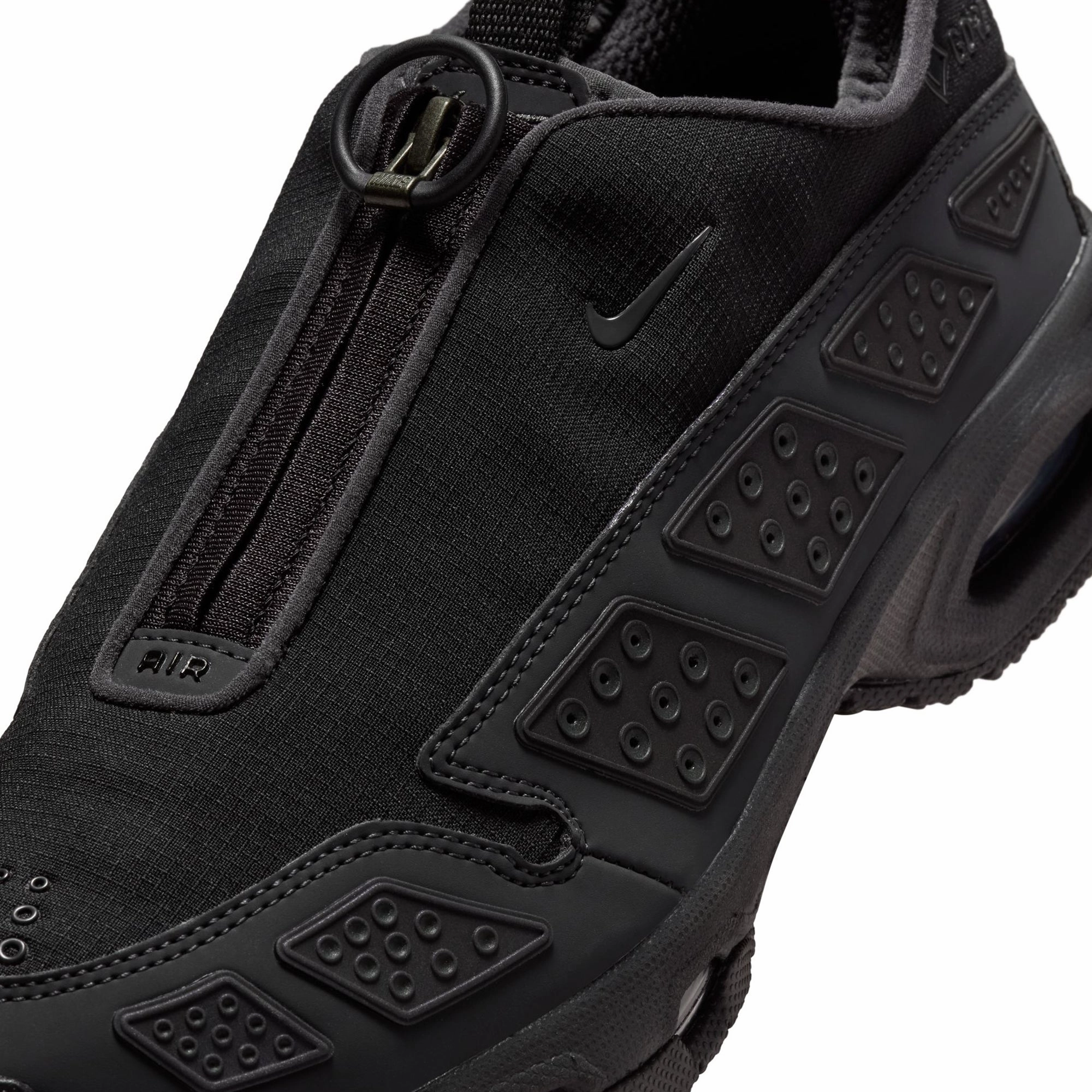 Enhanced Shock Diffusion Nike Womens Air Max Sunder GTX Shoes