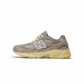 Adaptive design New Balance Mens 2010 'Grey Days' Shoes