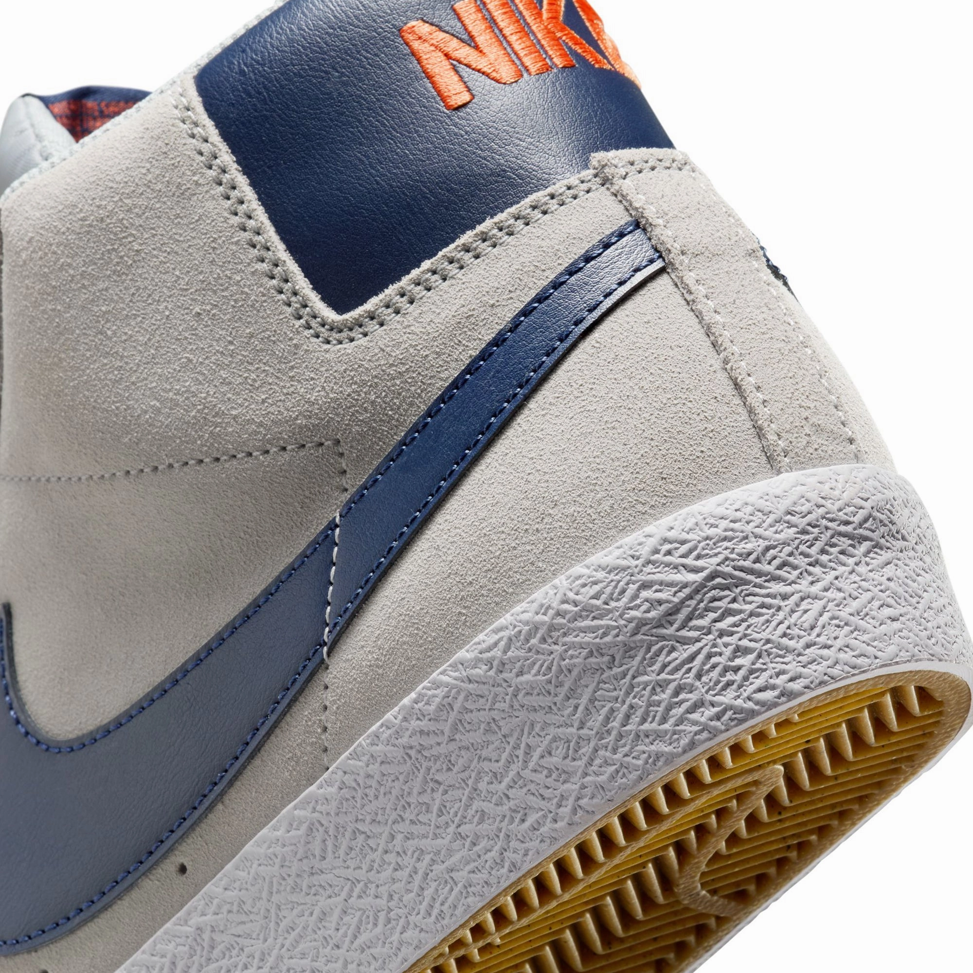 Nike SB Mens Zoom Blazer Mid Shoes Multi Surface Grip