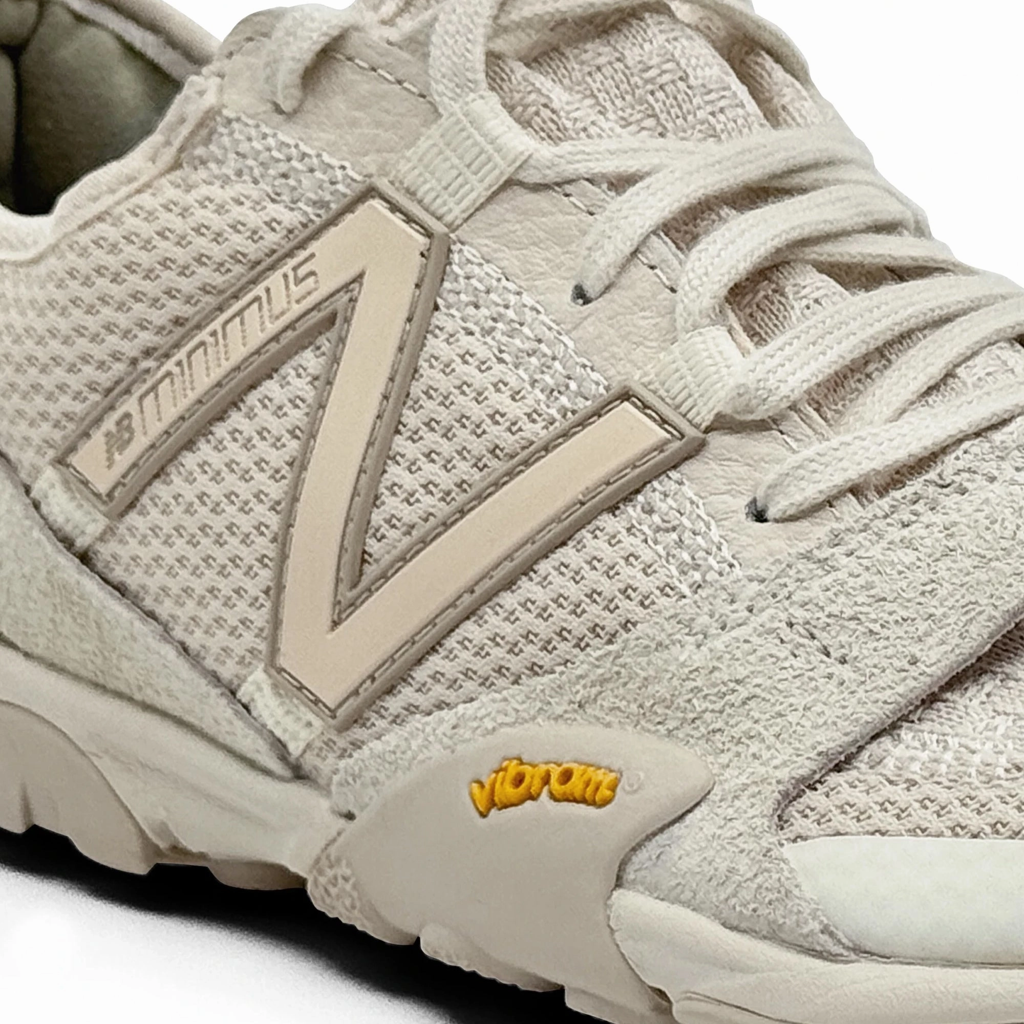 New Balance Mens MT10 Shoes Breathable Knit Upper