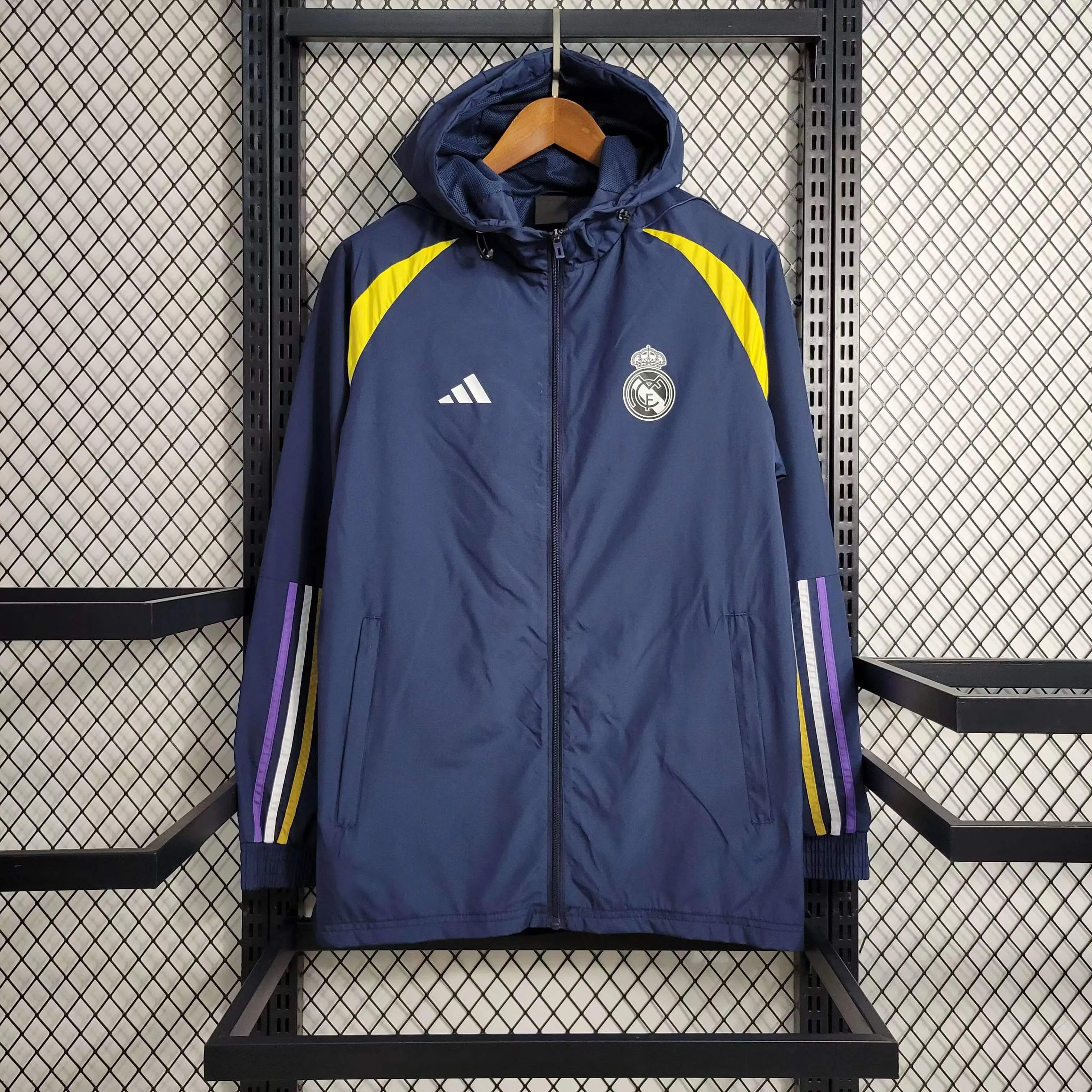 Real Madrid Windbreaker Jacket 2023-24 Non Bulky Silhouette Fashion Layer