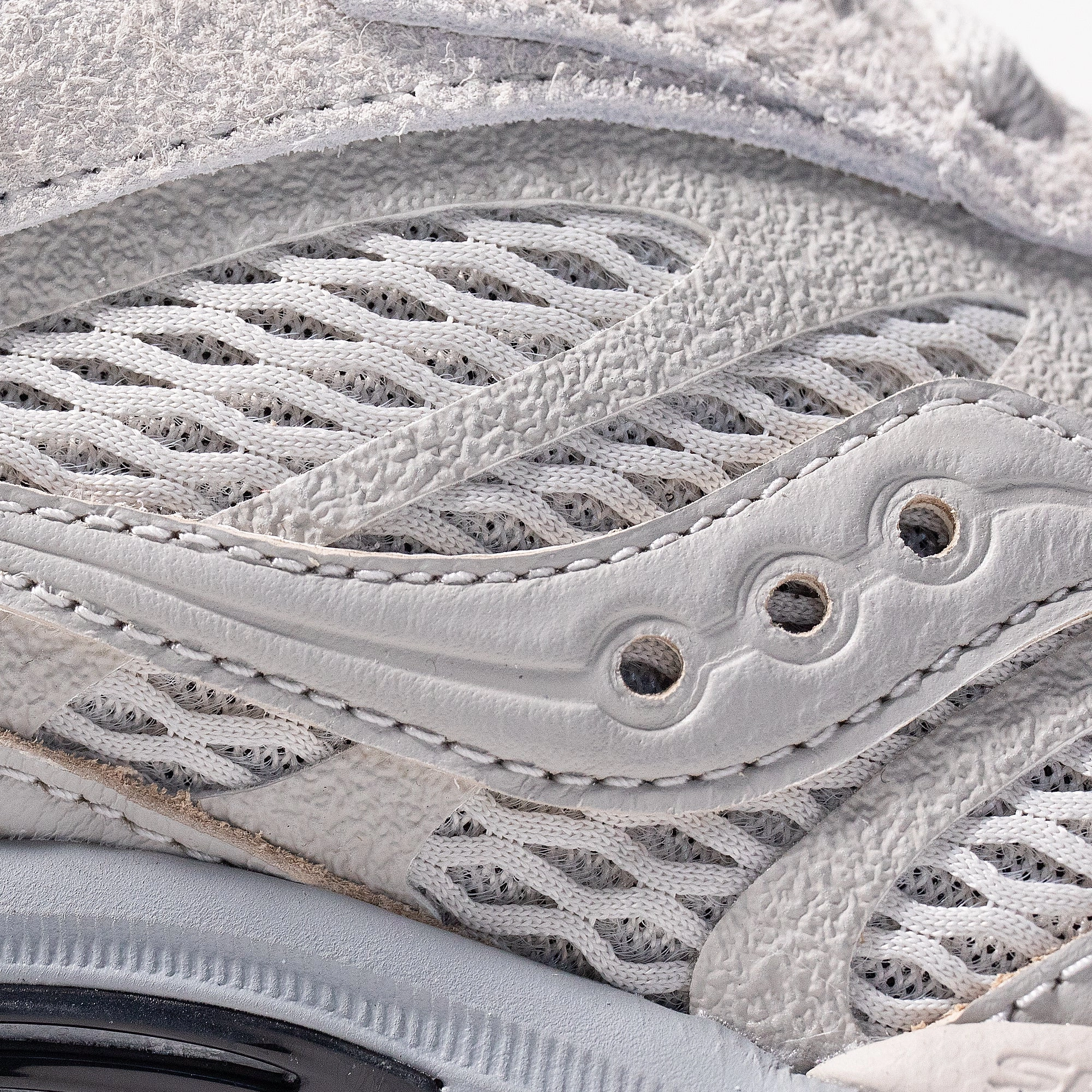 running in a mud run shoes Saucony Mens Omni 9 Shoes