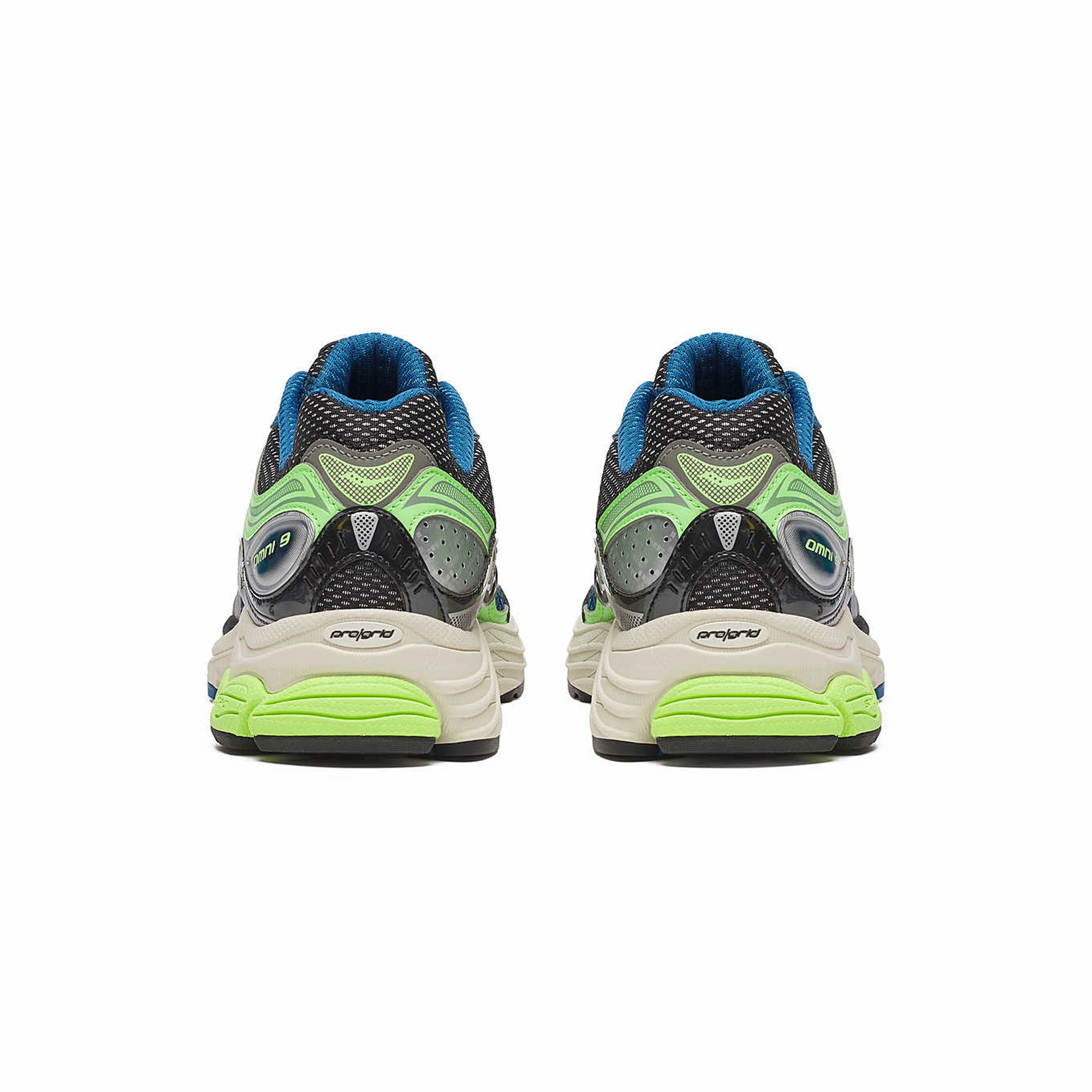 Saucony Mens Progrid Omni 9 Shoes running in the countryside