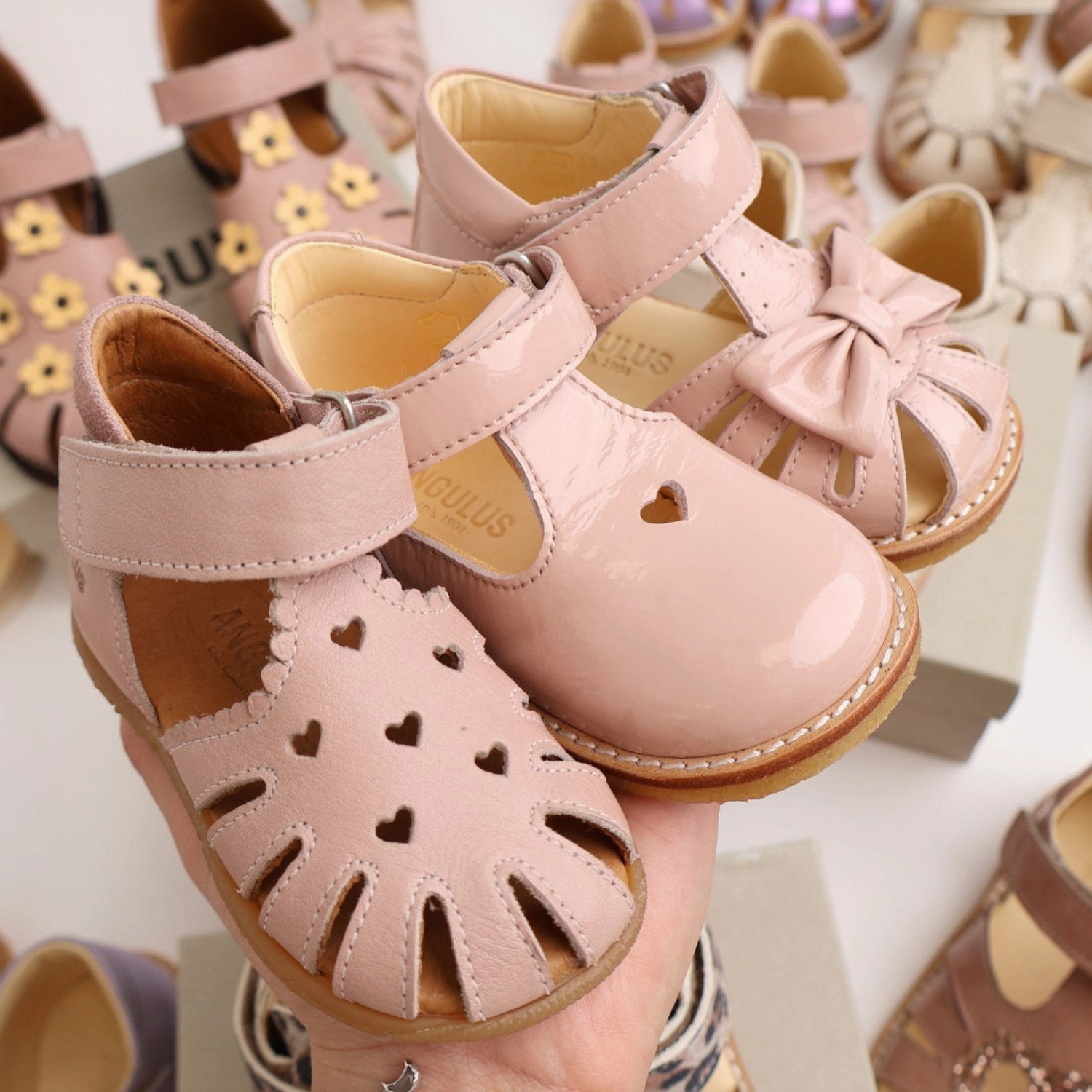 Good Grip Angulus Rosebud Beginner Sandal Med Bow Og Velcro Fastening