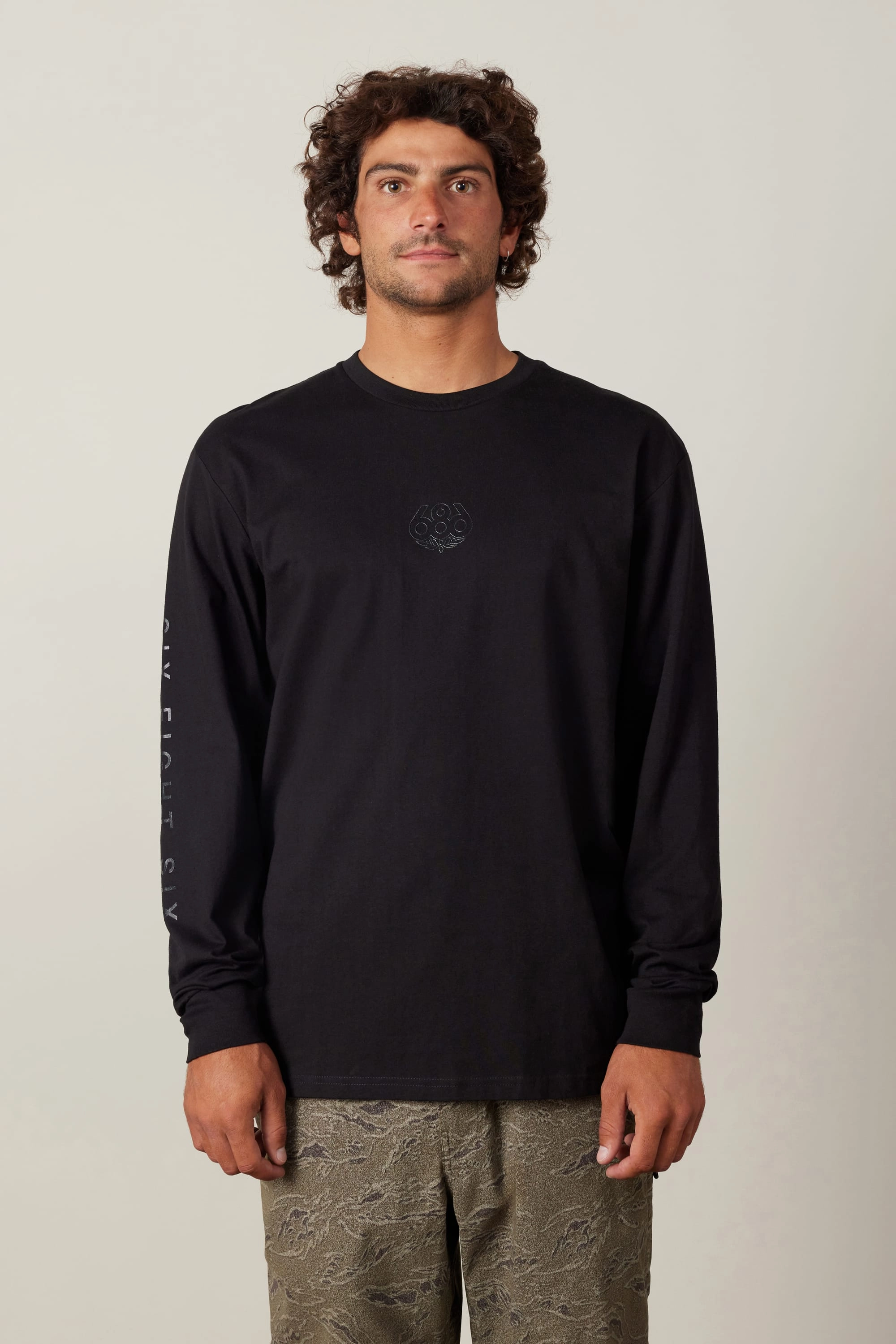 Stylish Everyday Wear 686 High Def Authentic L/S Tee