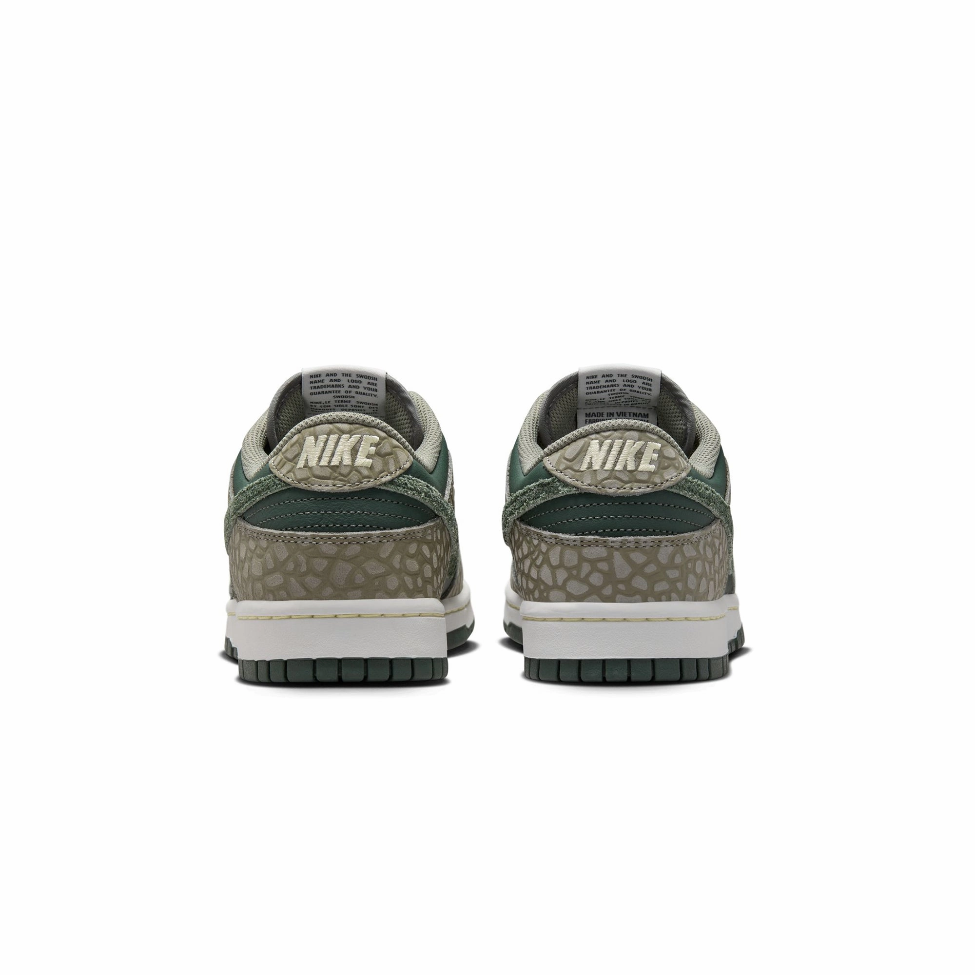 Balanced Cushioning Matrix Nike Mens Dunk Low Retro Premium Shoes