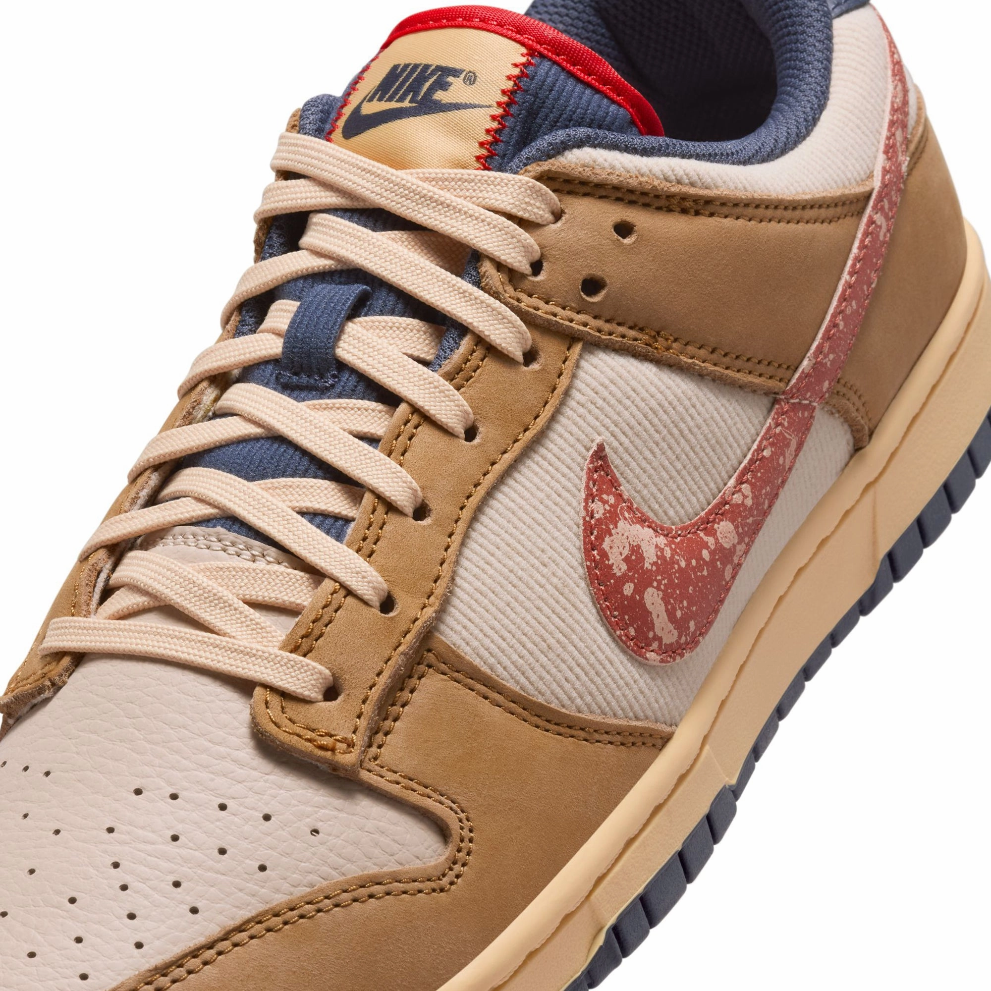 Nike Mens Dunk Low Retro SE Shoes desert - climate shoes Flexible Movement