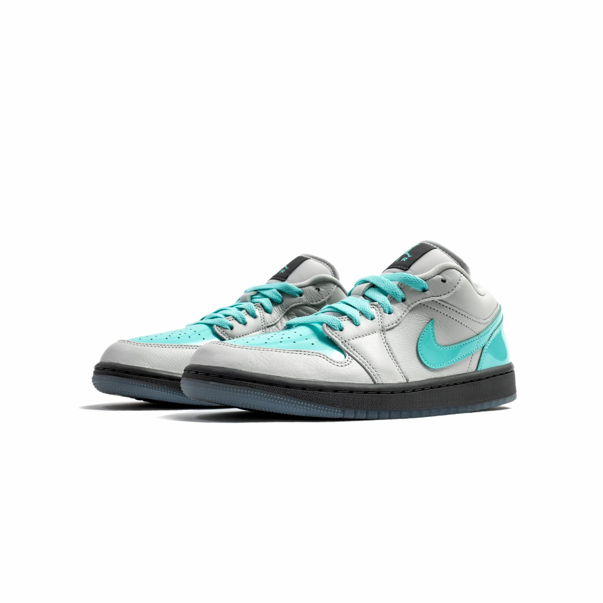 Air Jordan 1 Womens Low SE Shoes cross - trainer label