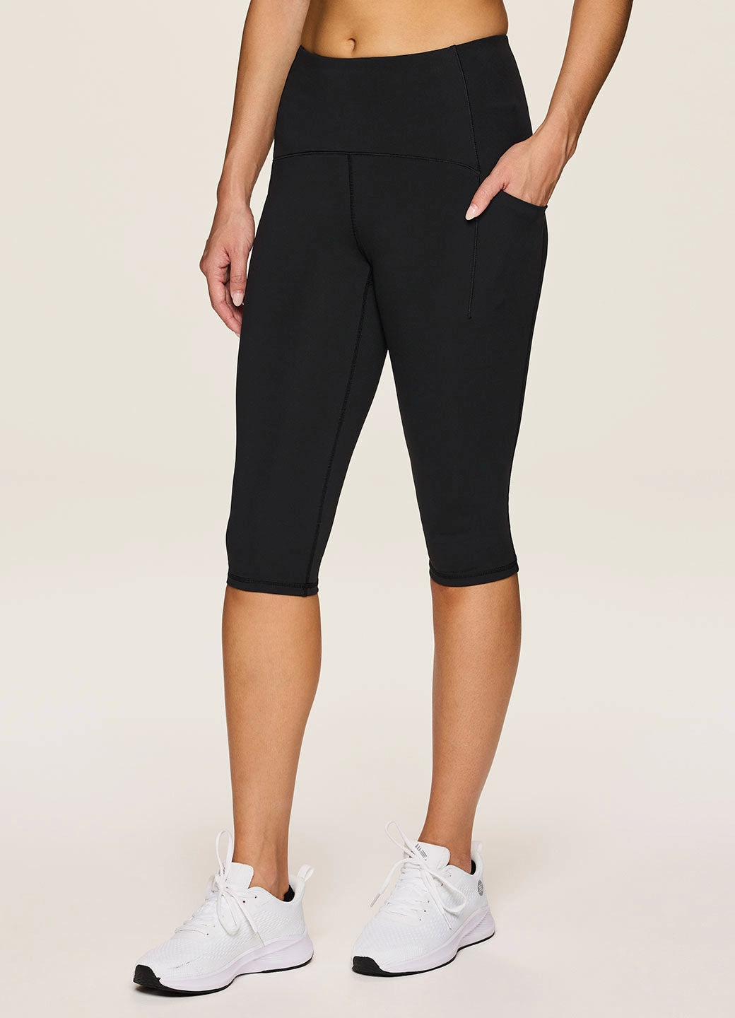 Tech Flex Ultra Hold Cropped Capri Elderly