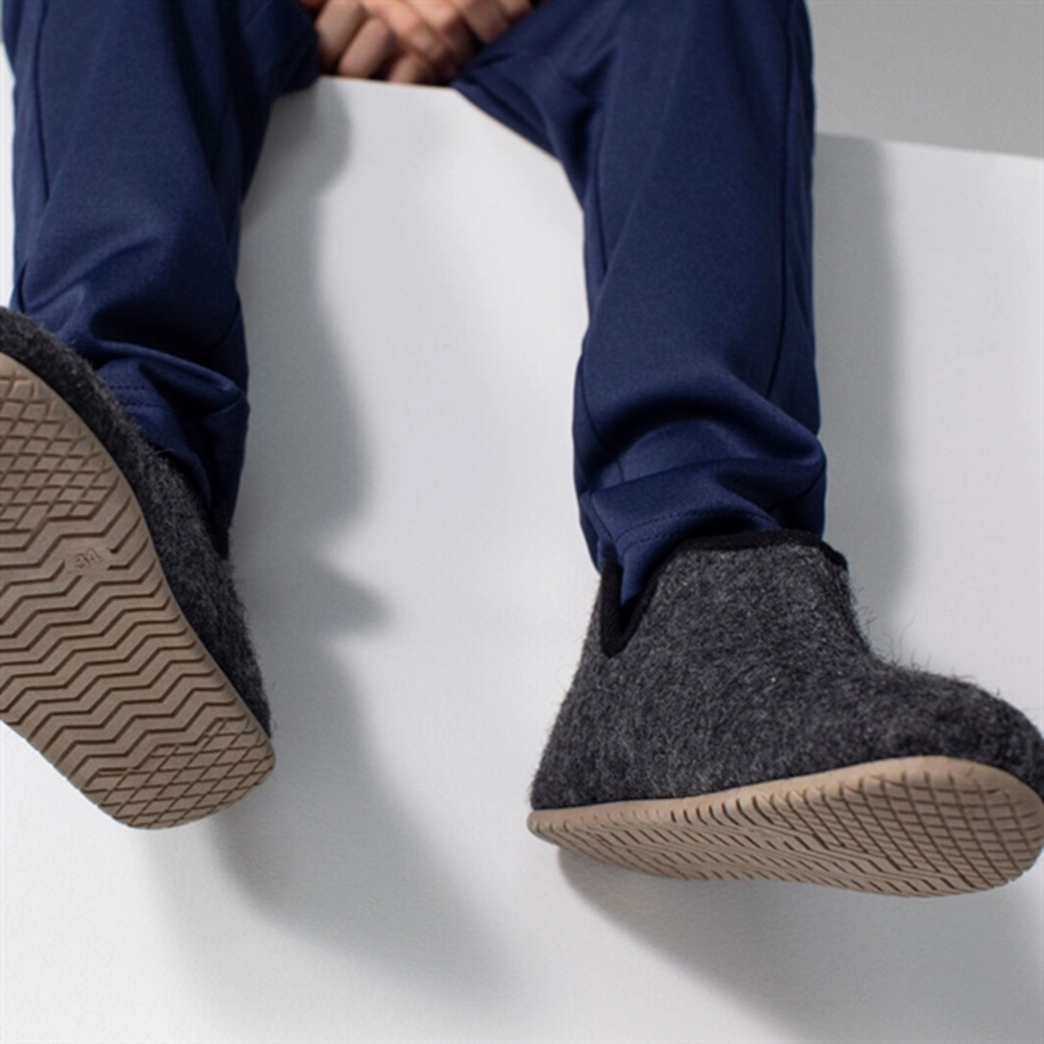 Hummel Uld Zap Slipper Black breathable socks Stable base