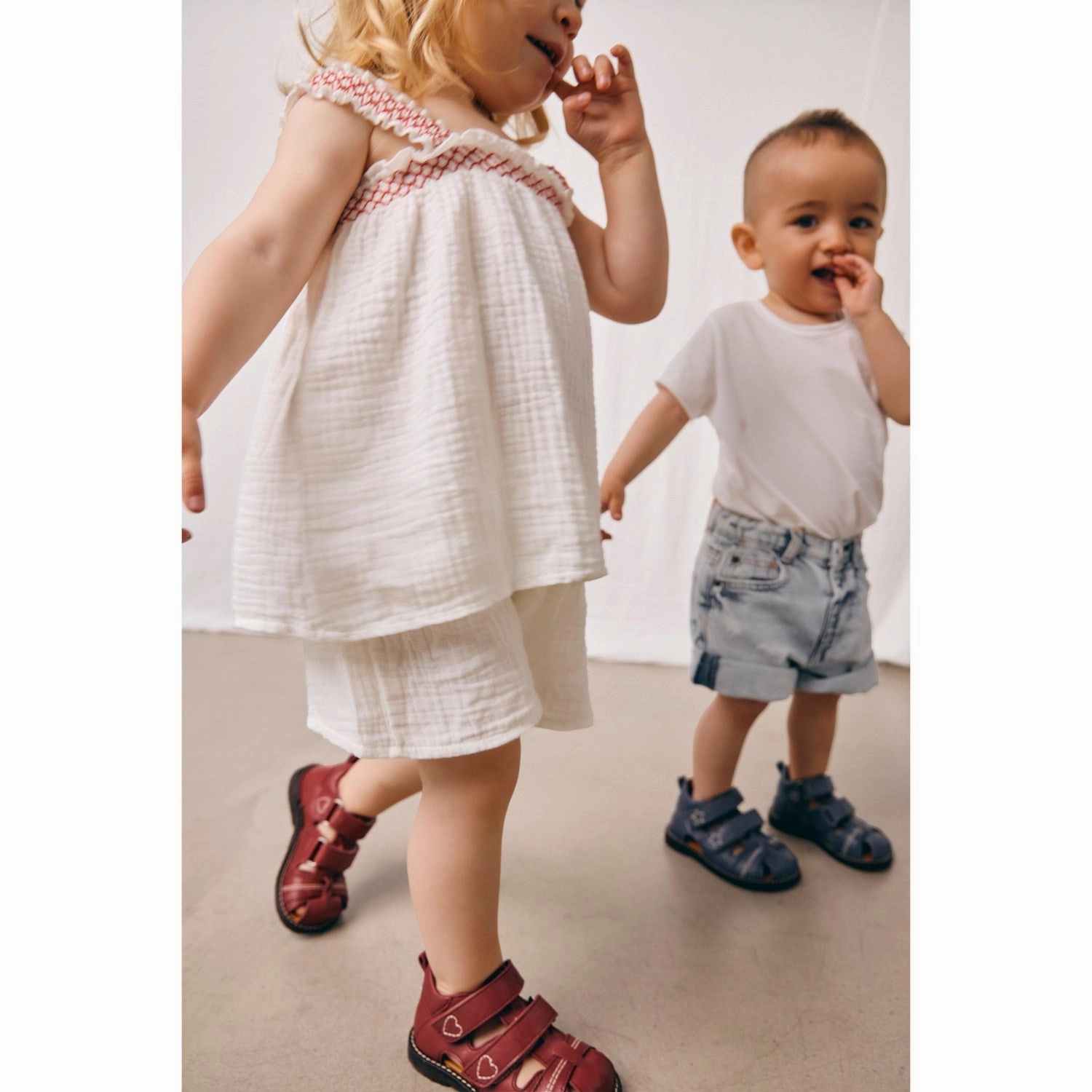 Angulus Indigo Sandal Med Stjernebroderi Lightweight Comfort Standout Look