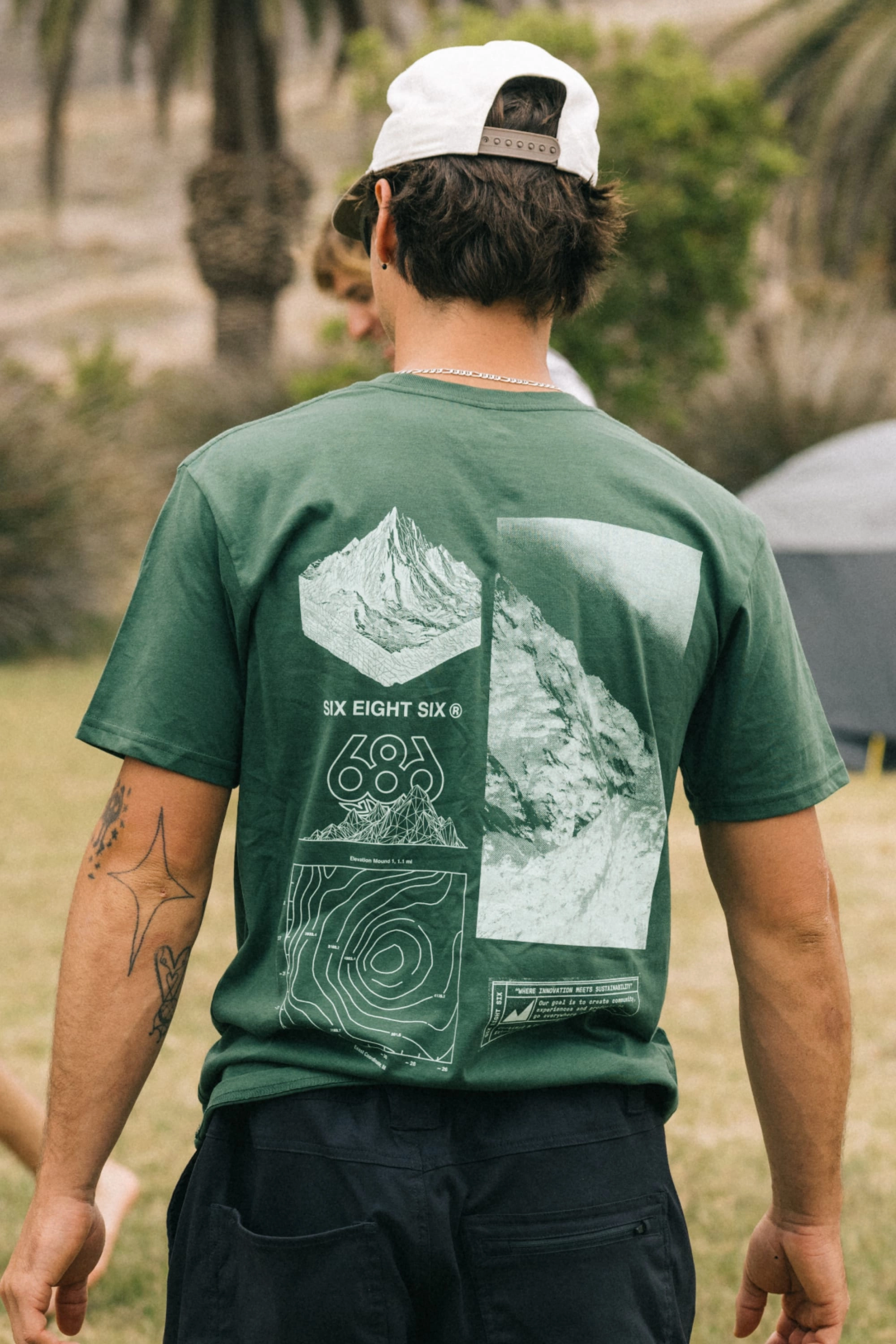 Zip Up Versatile Layering Piece 686 Cross-Cut Authentic S/S Tee